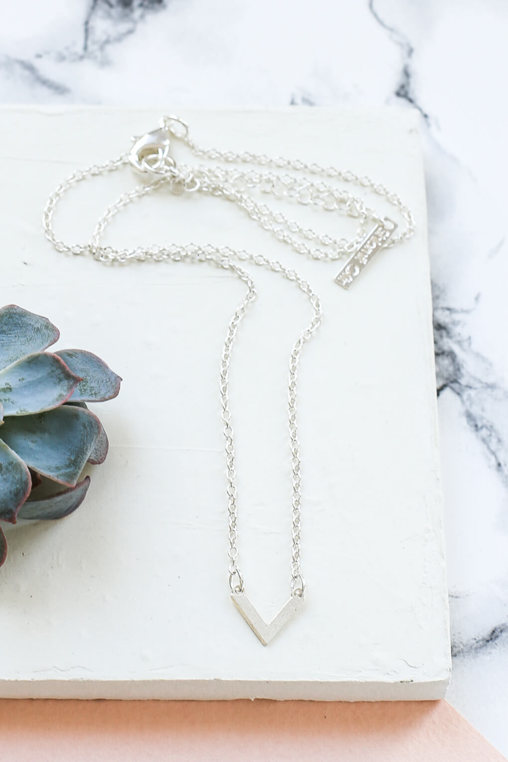 Tiny Balance Necklace 0117122-2