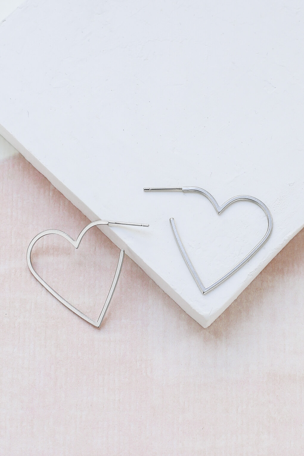 343412-Large Heart Contour Earrings-3